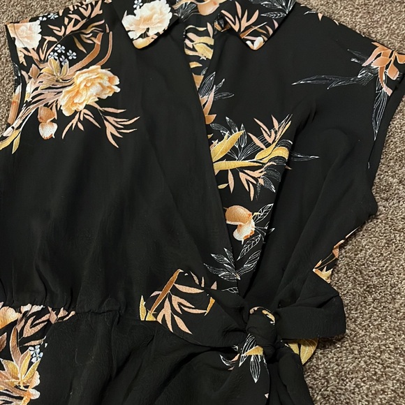 Small romper. - Picture 3 of 7